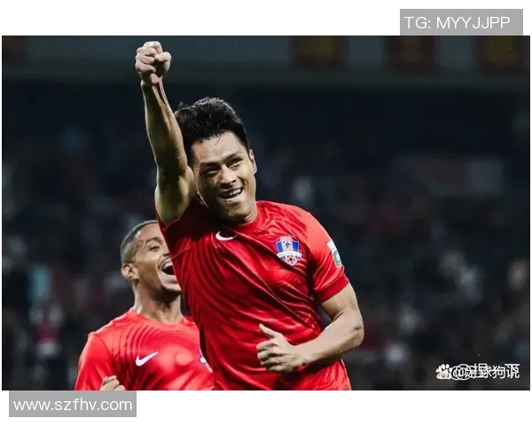 中超激战重庆队迎战山东队双方全力争夺宝贵积分展现精彩对决 中超激战重庆队迎战山东队双方全力争夺宝贵积分展现精彩对决